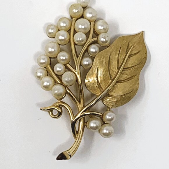 Crown Trifari Imitation Pearl Gold Tone Branch Brooch - Picture 2 of 7